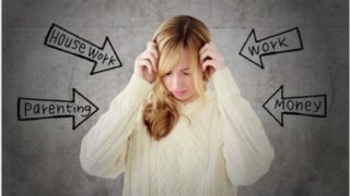 疲れている、疲弊、消耗している女性画像