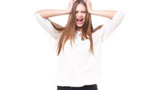 困っている女性画像